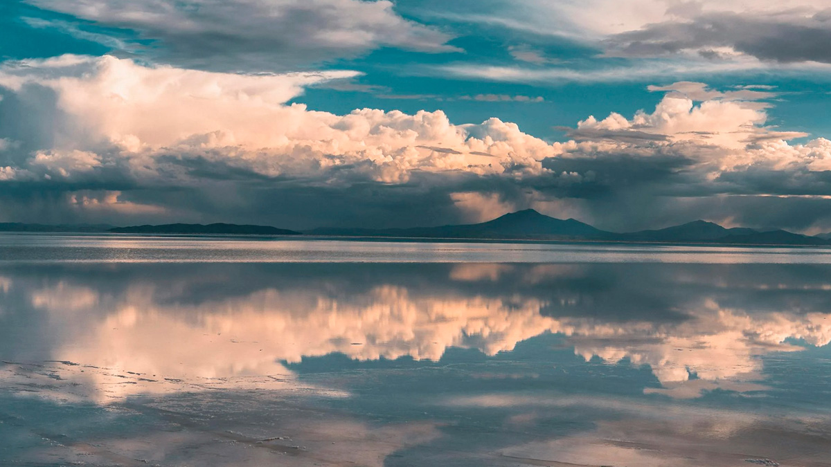 Efeito espelho no Salar de Uyuni